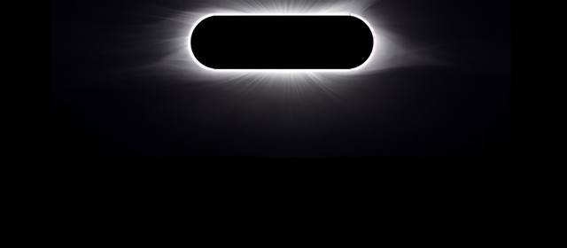 Oberer Rand des Motivs „Korona“: ein Lichtkranz sitzt genau dort, wo die Aussparung des iPhone liegt.